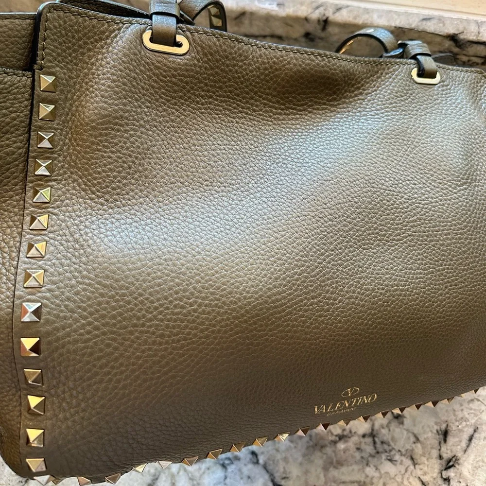 SOLD!!!! Valentino Medium Rockstud Leather Tote - Picture 5 of 16